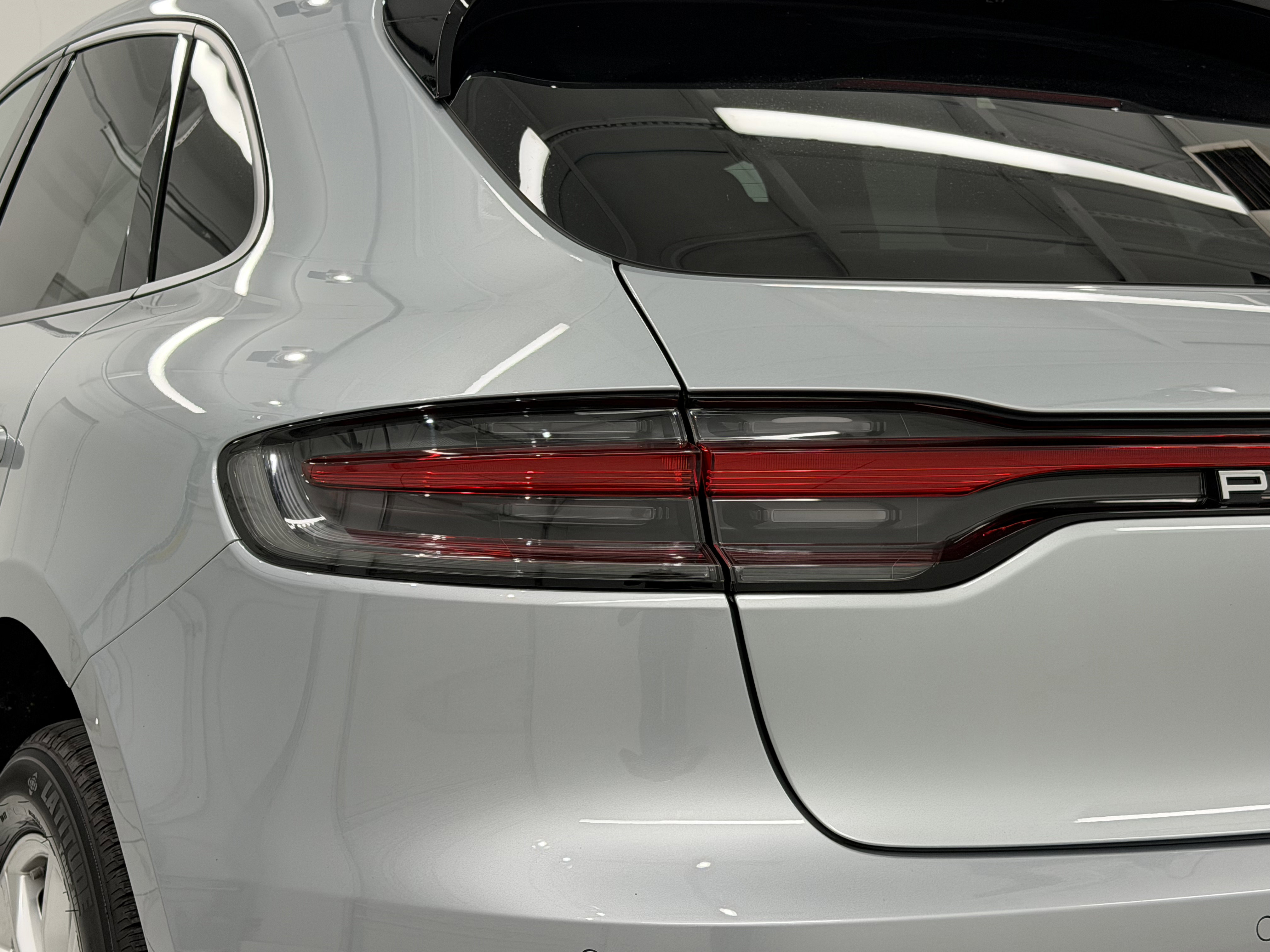 Certified 2025 Porsche Macan image 18