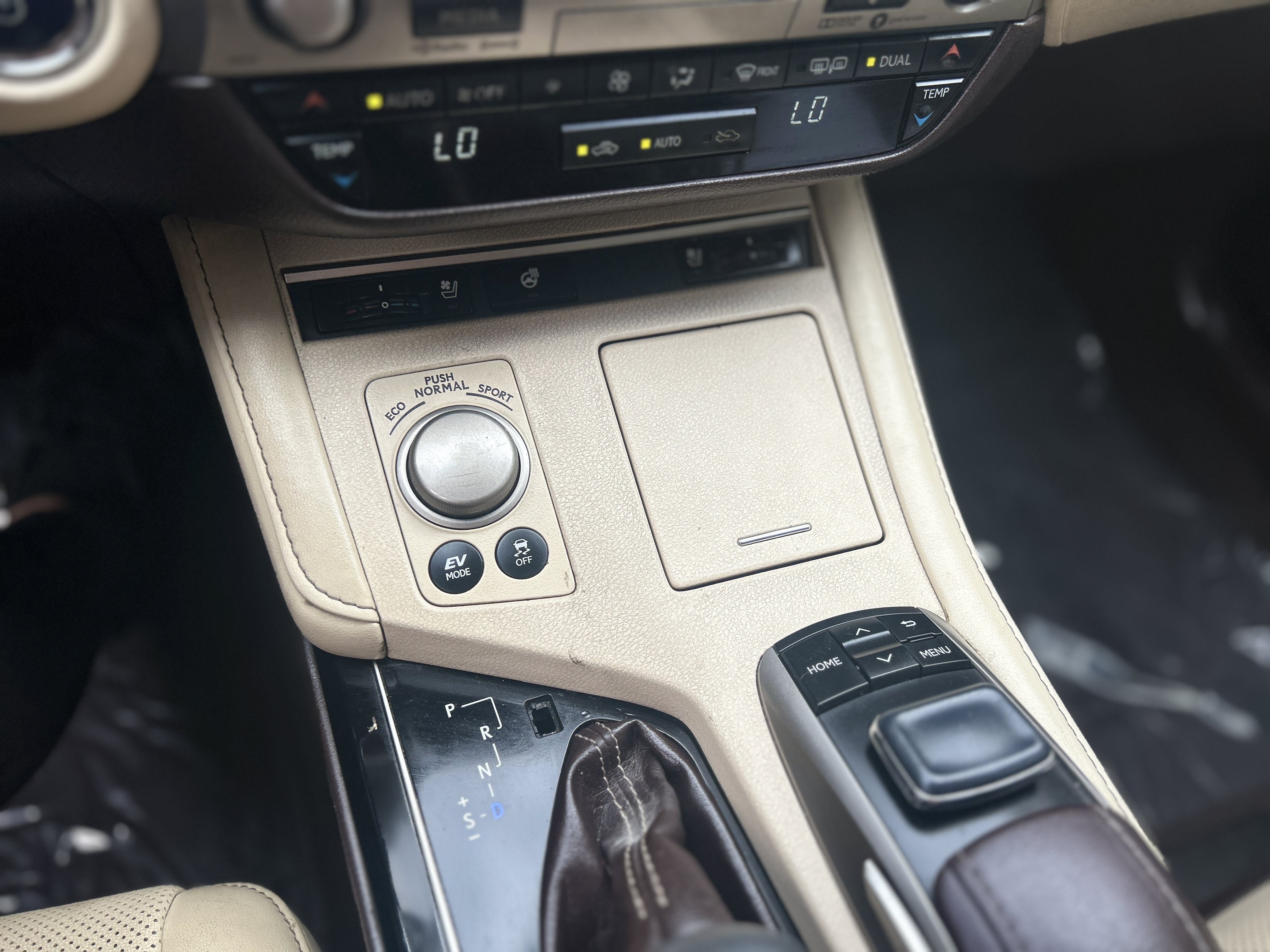 Used 2017 Lexus ES 300h w/ Navigation System Package FWD image 37