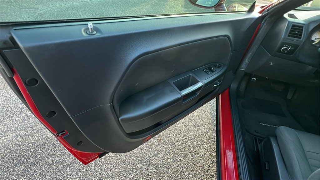 Used 2012 Dodge Challenger SXT image 11
