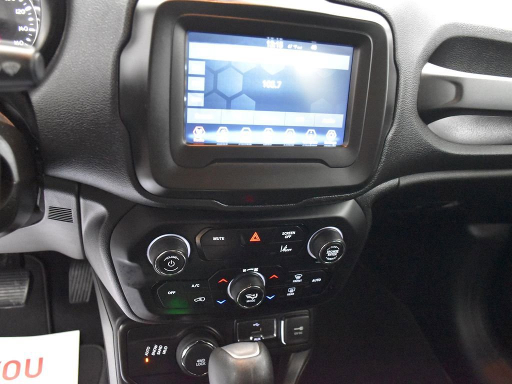 Used 2021 Jeep Renegade Latitude AWD/4WD image 11