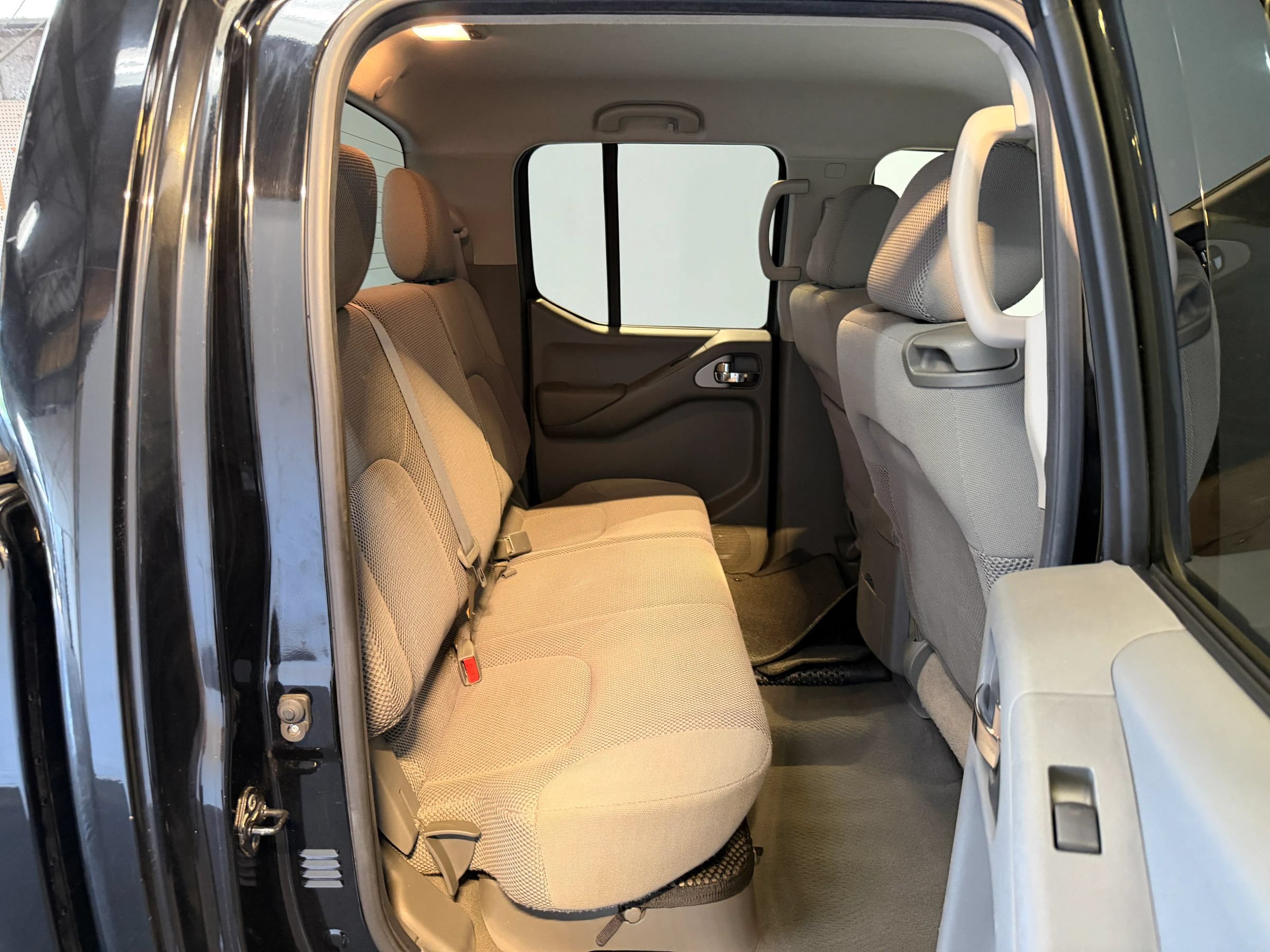Used 2008 Nissan Frontier LE AWD/4WD image 34