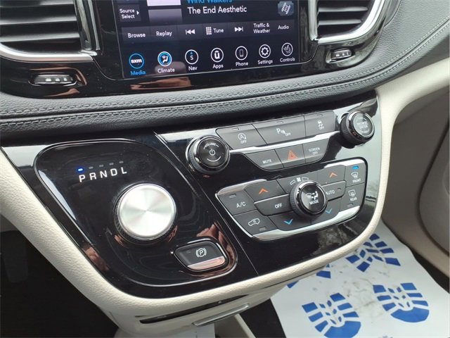 Used 2020 Chrysler Pacifica Limited image 18
