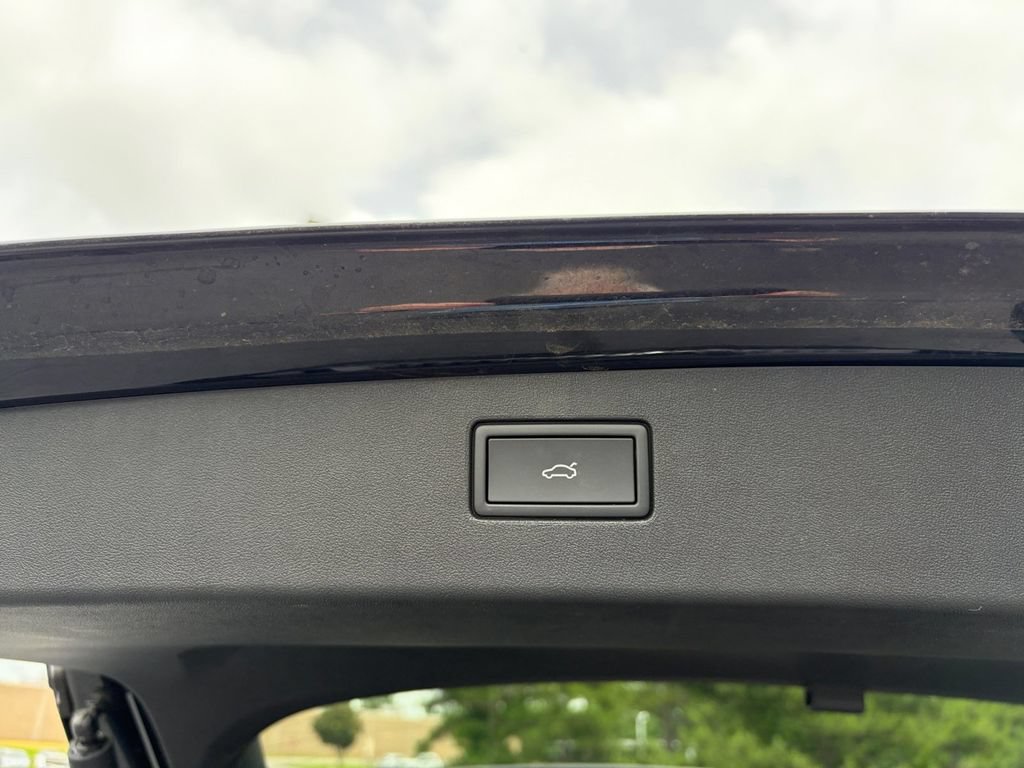 Certified 2025 Volkswagen Tiguan SEL R-Line AWD/4WD image 29