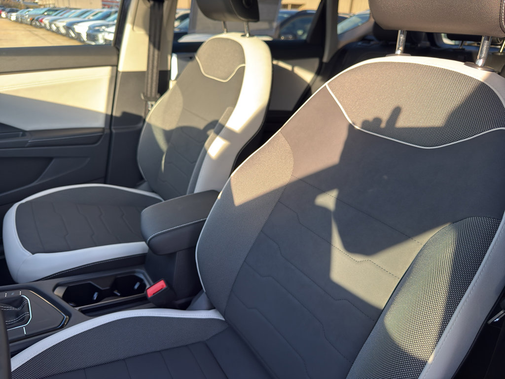 New 2026 Volkswagen Taos SE FWD image 12