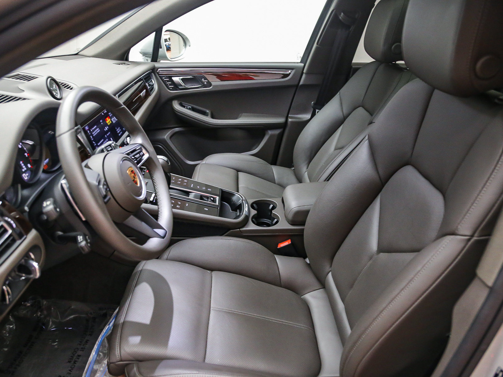 Certified 2026 Porsche Macan AWD/4WD image 22