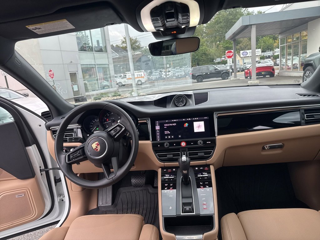 Used 2025 Porsche Macan image 33