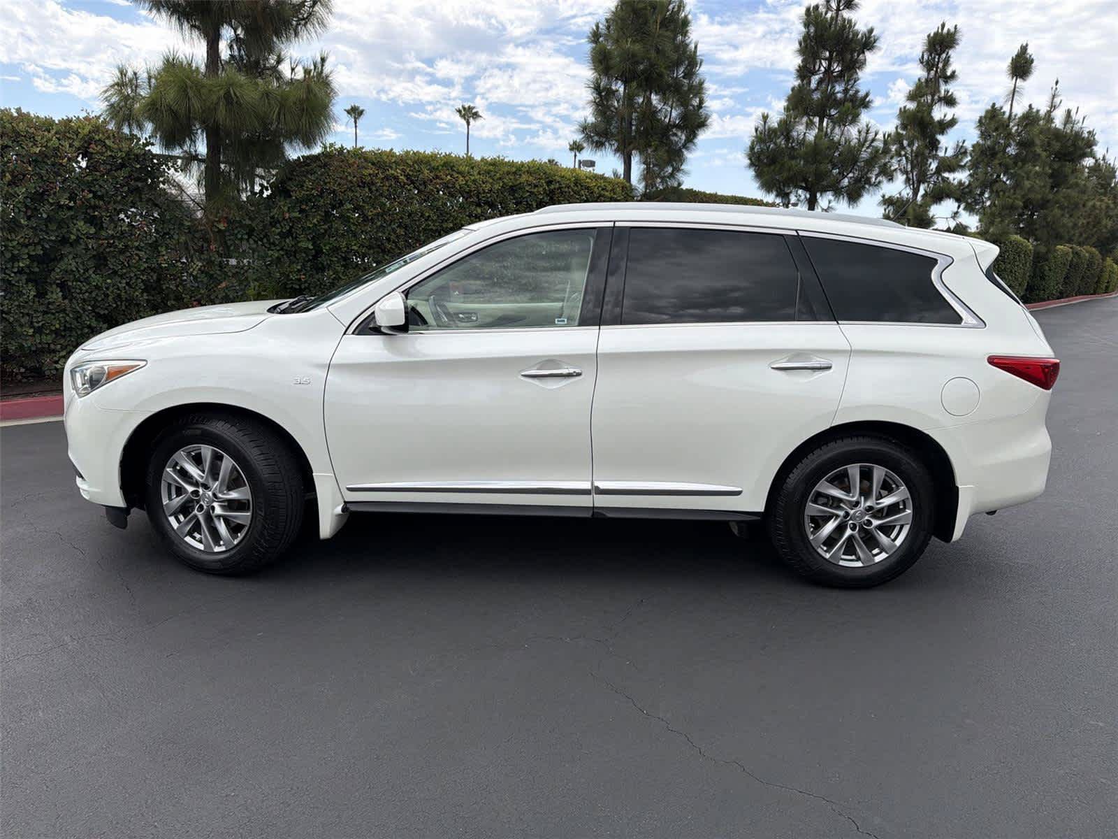 Used 2015 INFINITI QX60 Luxe w/ Premium Package AWD/4WD image 3