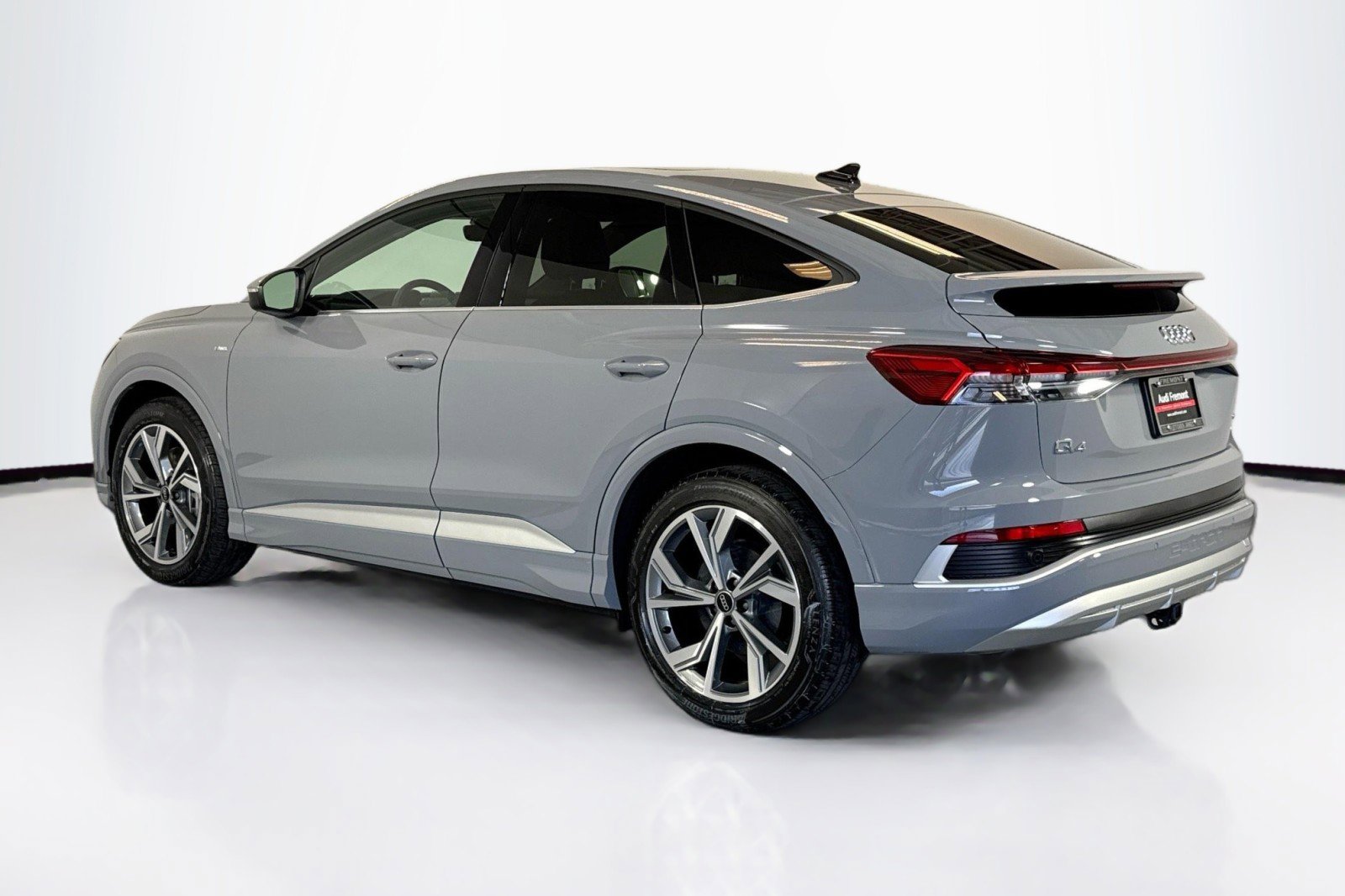 Used 2025 Audi Q4 e-tron Premium w/ Convenience Package image 7