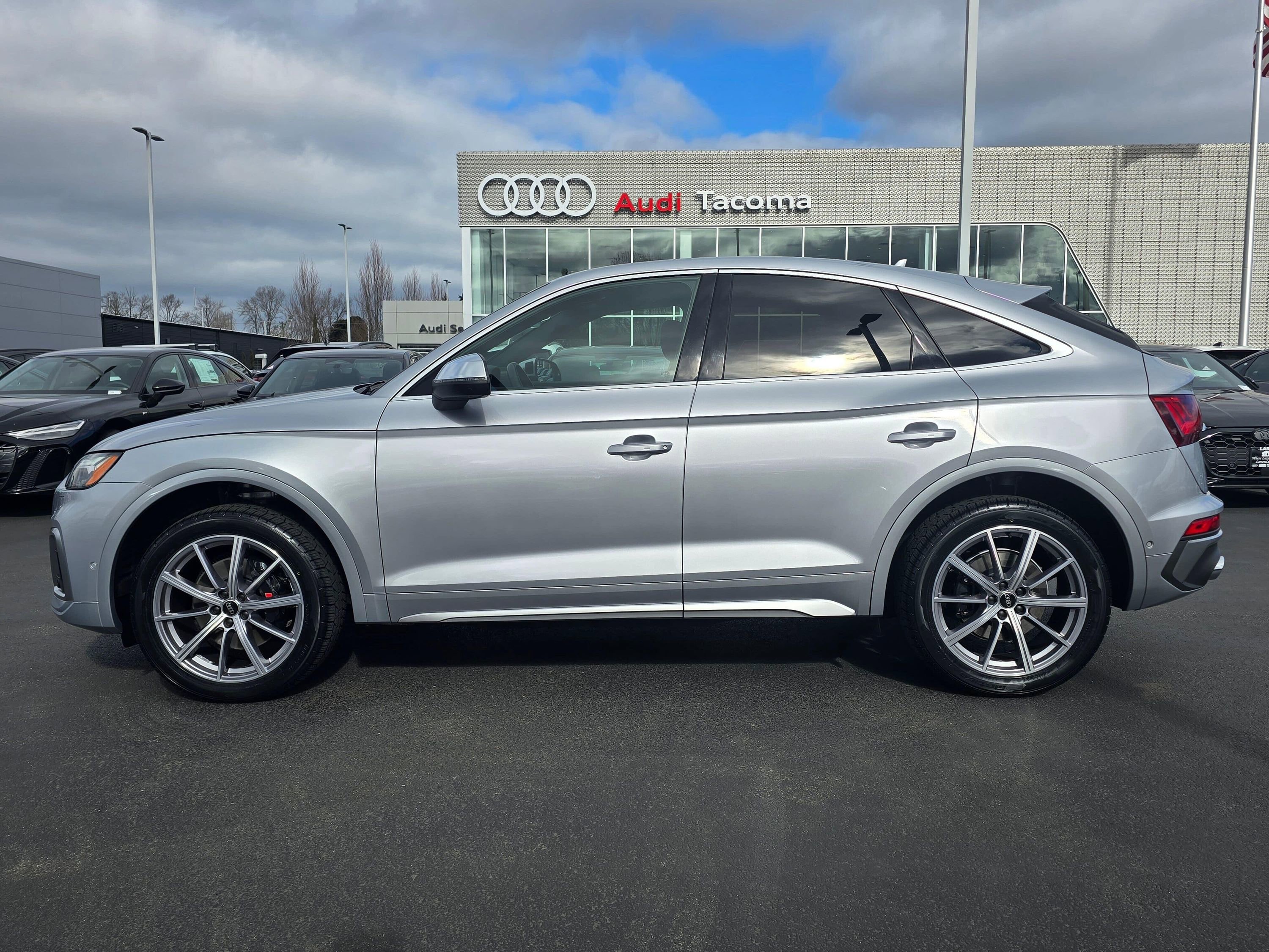 Used 2023 Audi SQ5 Prestige w/ Prestige Package AWD/4WD image 2