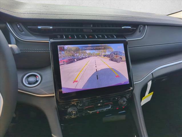 New 2025 Jeep Grand Cherokee Limited w/ Black Appearance Package image 14