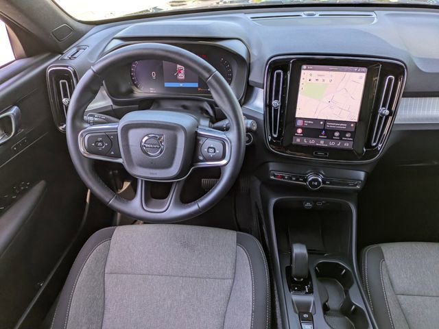 Certified 2025 Volvo XC40 B5 Core AWD/4WD image 22