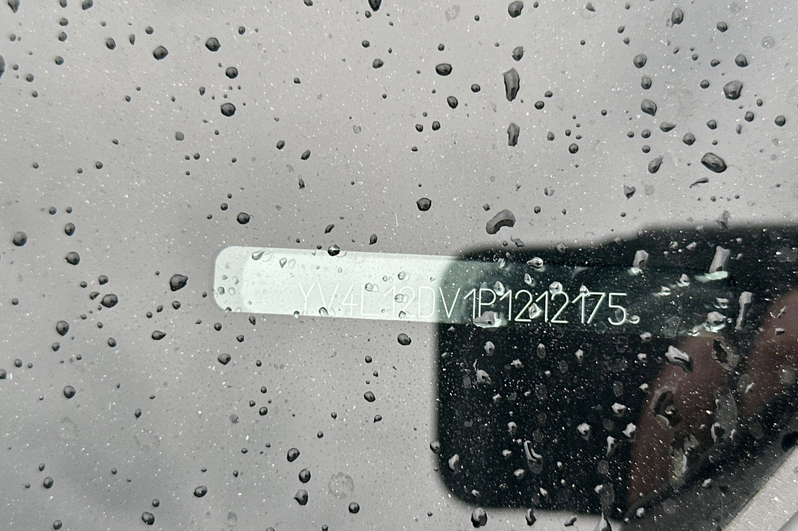 Certified 2023 Volvo XC60 B5 Core w/ Climate Package image 3