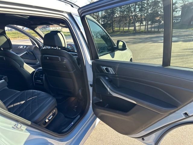 Used 2024 BMW X7 xDrive40i w/ M Sport Package image 43