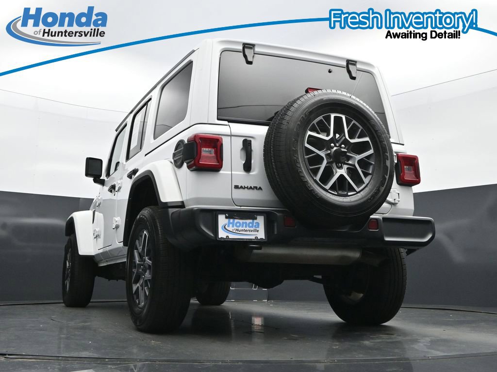 Used 2025 Jeep Wrangler Unlimited Sahara AWD/4WD image 31