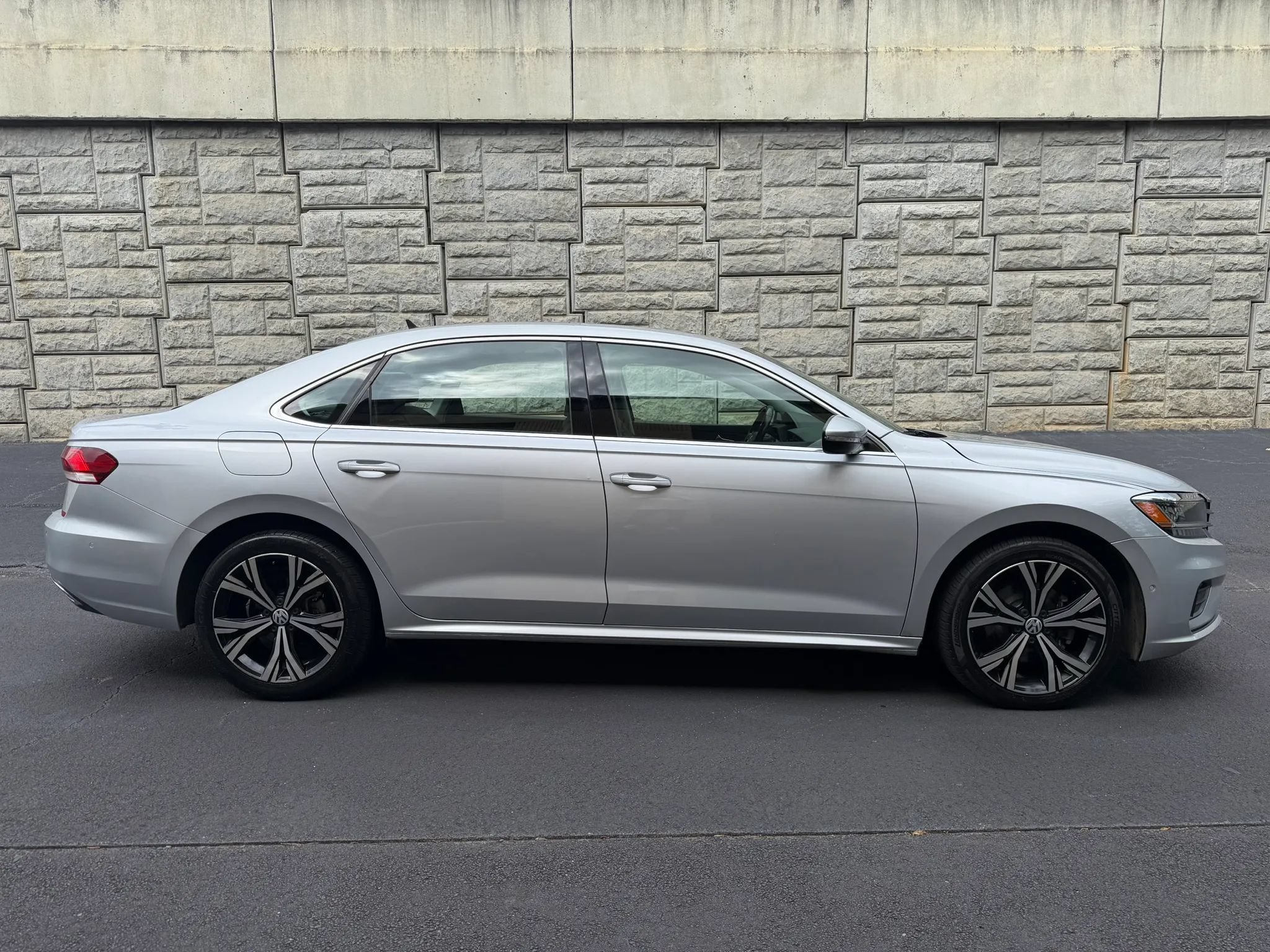 Used 2020 Volkswagen Passat 2.0T SEL FWD image 5