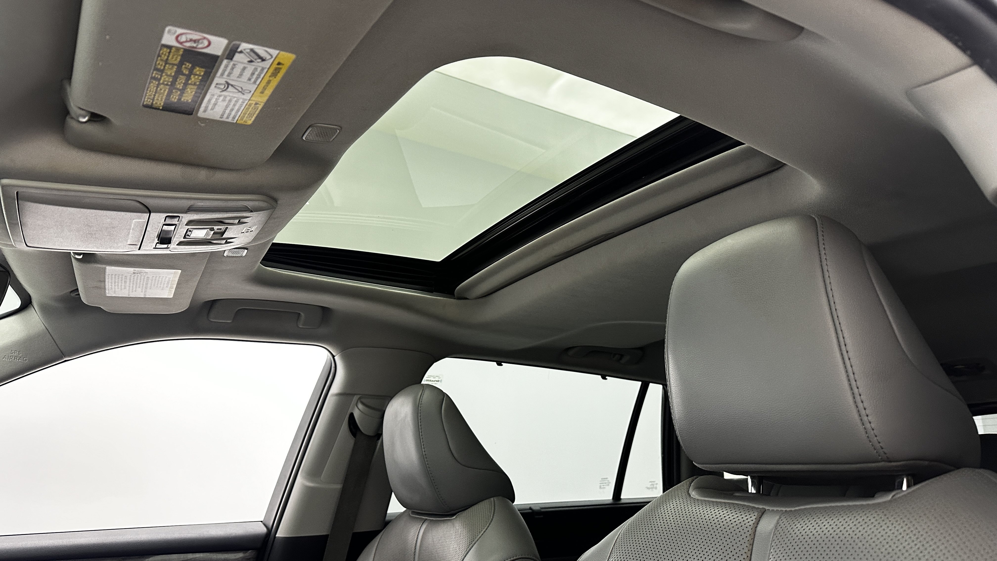 Used 2023 Toyota Highlander Limited FWD image 5