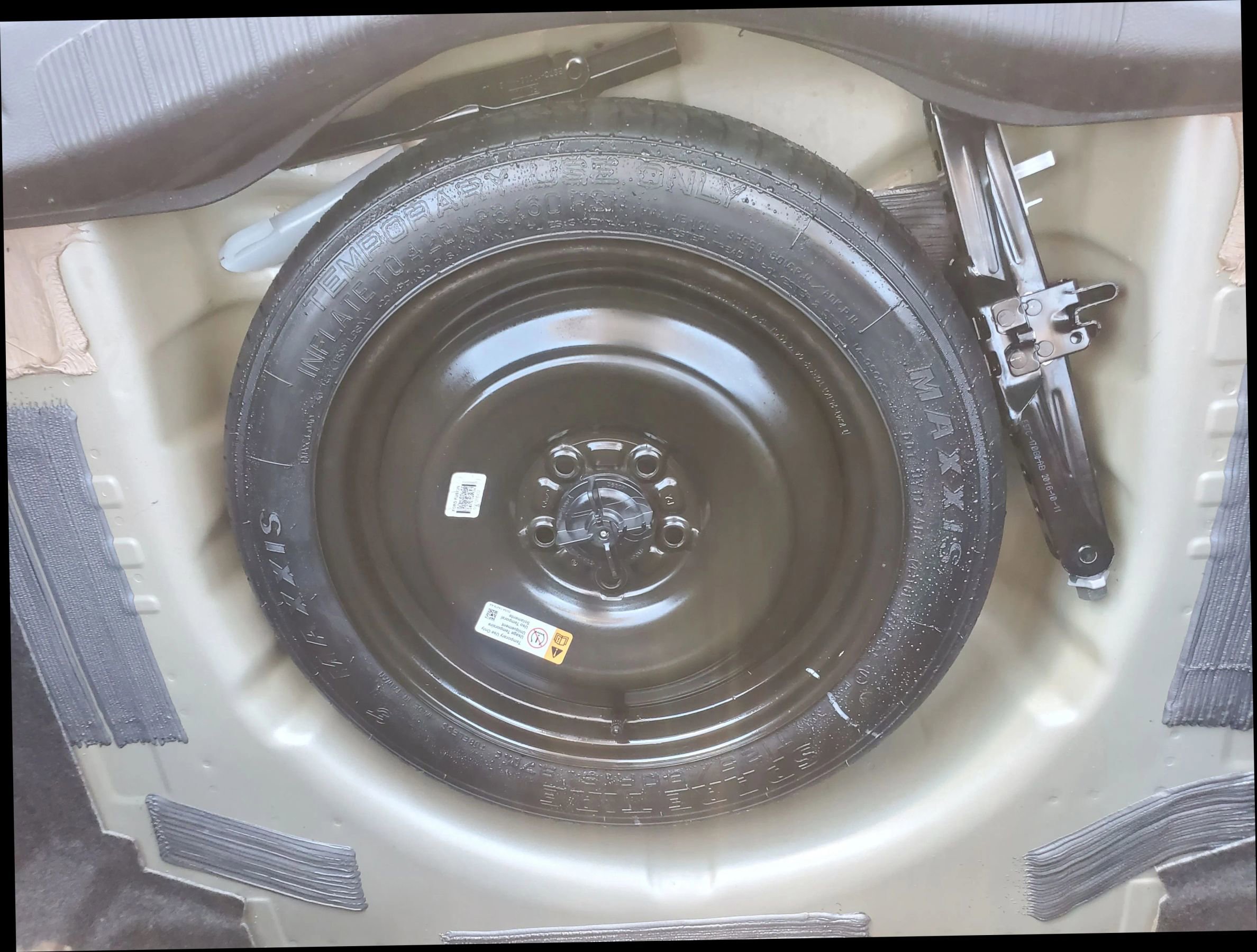 Used 2017 Ford Fusion SE w/ Equipment Group 201A image 49