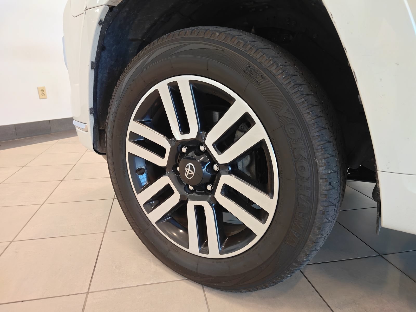 Used 2023 Toyota 4Runner Limited AWD/4WD image 9