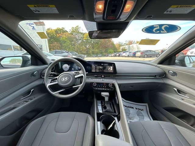 Used 2025 Hyundai Elantra SEL image 15