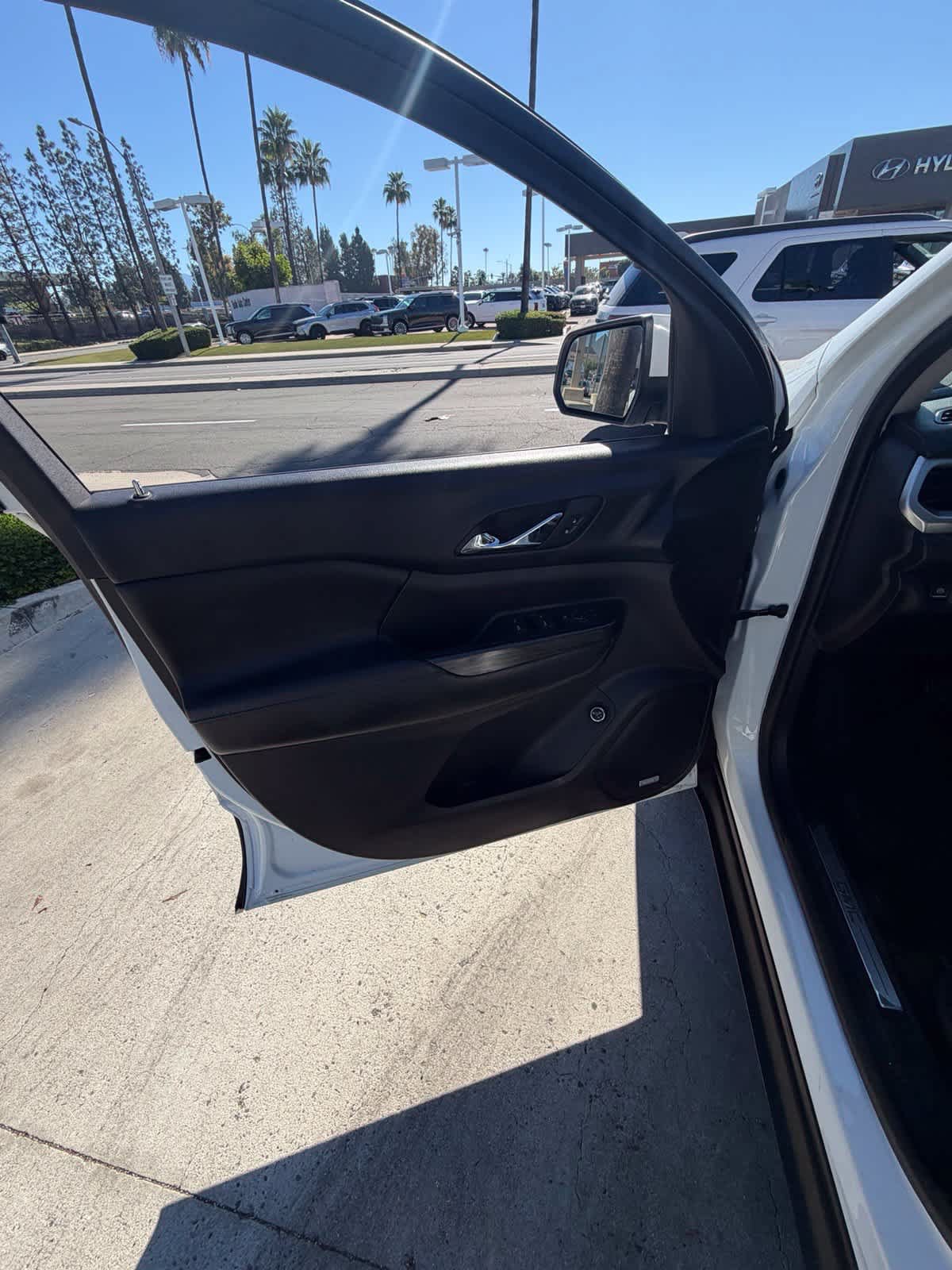 Used 2018 GMC Acadia SLT FWD image 15