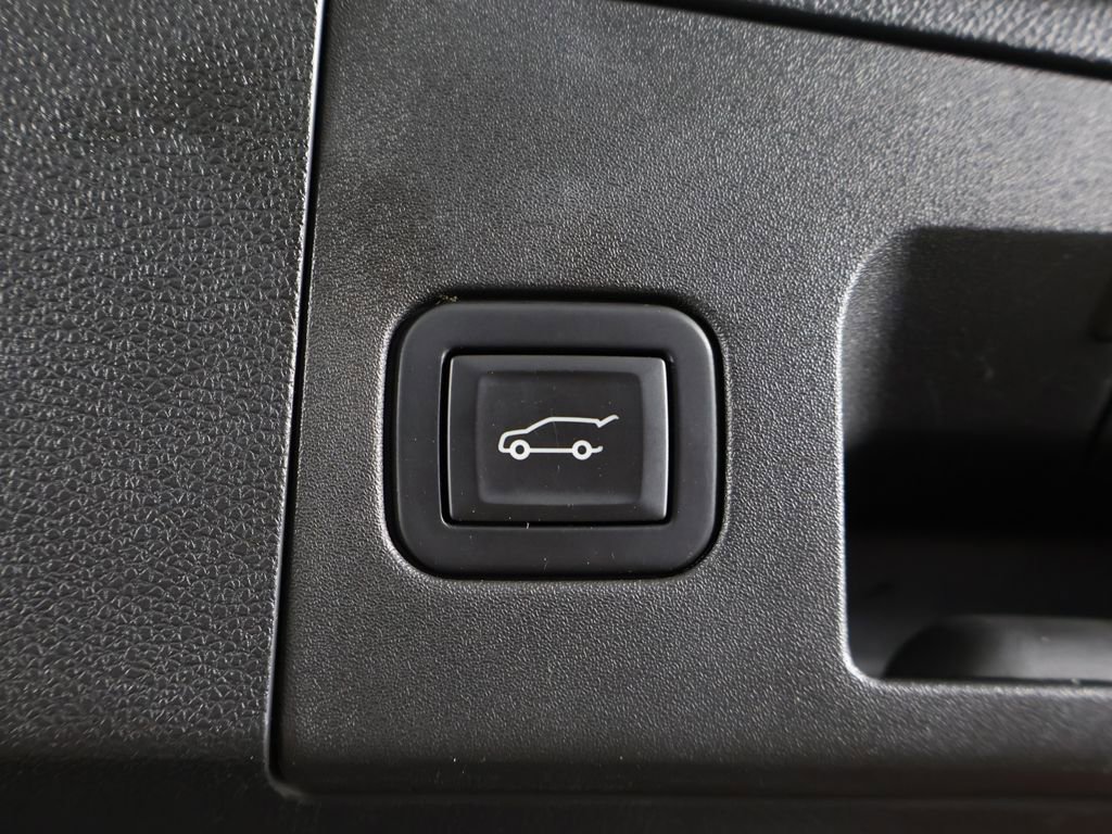 Used 2020 Cadillac XT4 Premium Luxury w/ Cold Weather Package AWD/4WD image 22