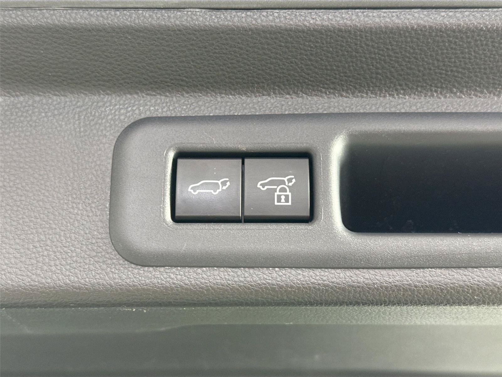 Certified 2025 Toyota Sequoia Platinum AWD/4WD image 42