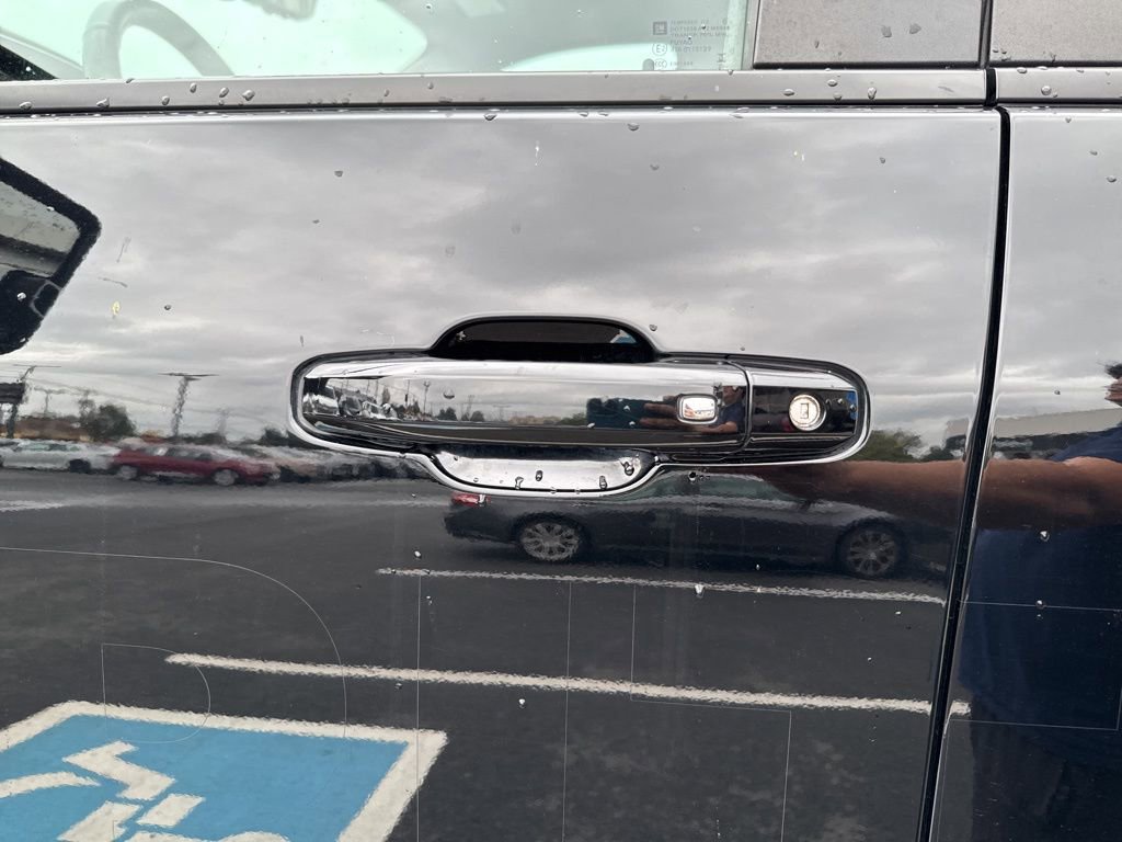 Used 2024 Chevrolet Silverado 2500 ZR2 w/ Technology Package image 15