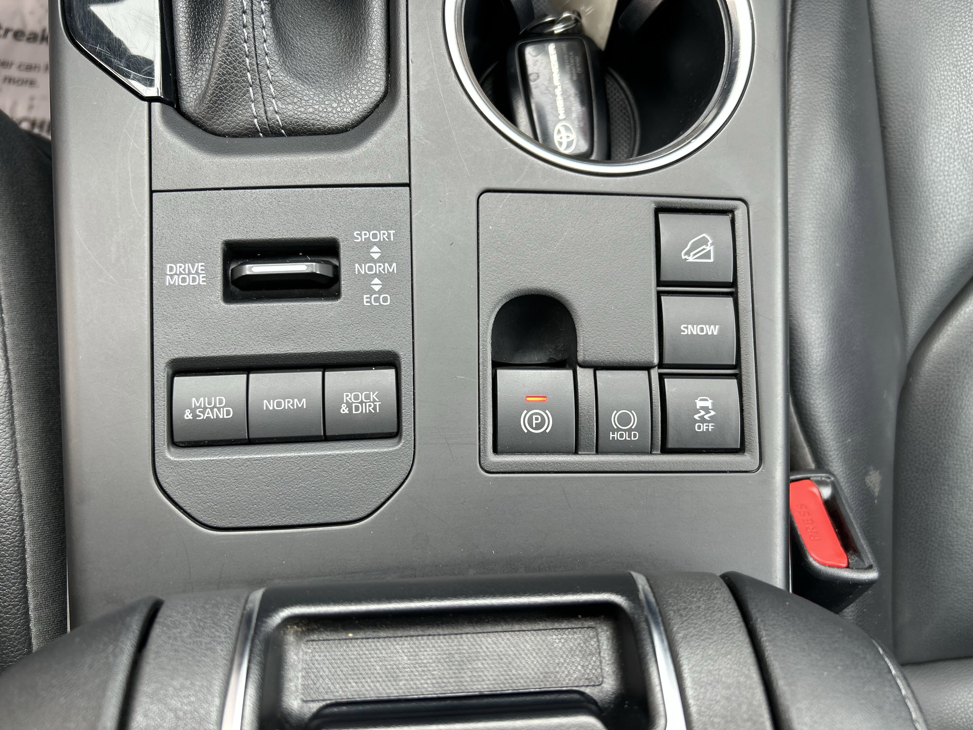 Certified 2023 Toyota Highlander XLE image 32