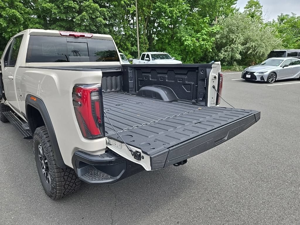New 2026 GMC Sierra 2500 AT4X w/ LPO, Black Badging Package AWD/4WD image 18