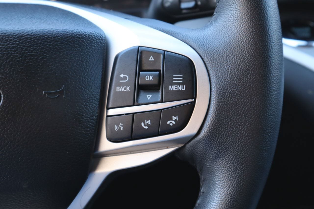 Used 2023 Ford Explorer XLT AWD/4WD image 14