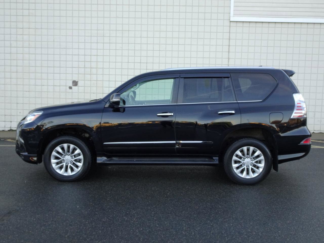 Used 2016 Lexus GX 460 w/ Premium Package image 4