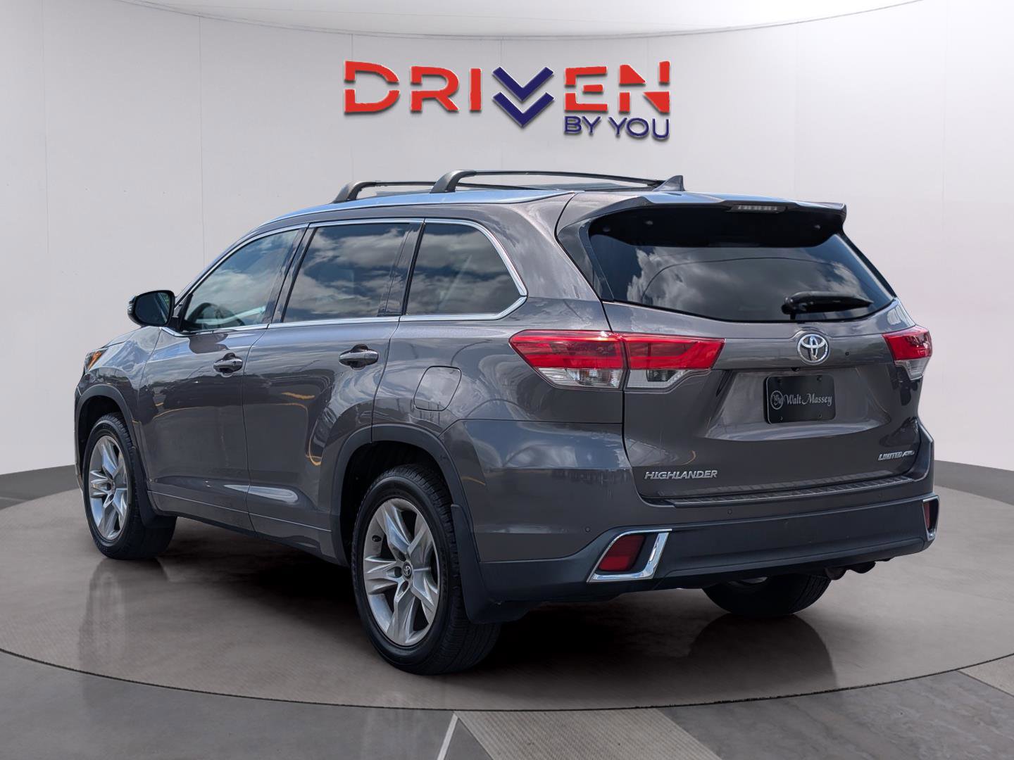 Used 2017 Toyota Highlander Limited AWD/4WD image 3