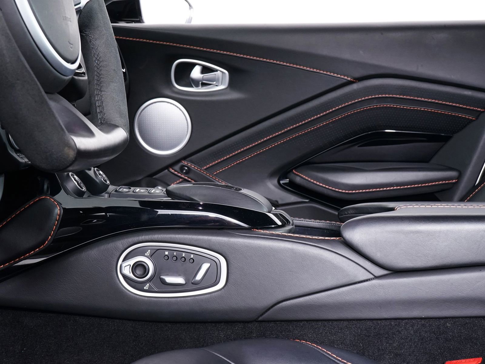 Used 2020 Aston Martin V8 Vantage Coupe image 24