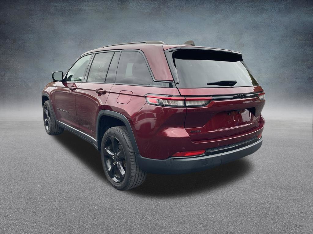Used 2023 Jeep Grand Cherokee Altitude AWD/4WD image 5