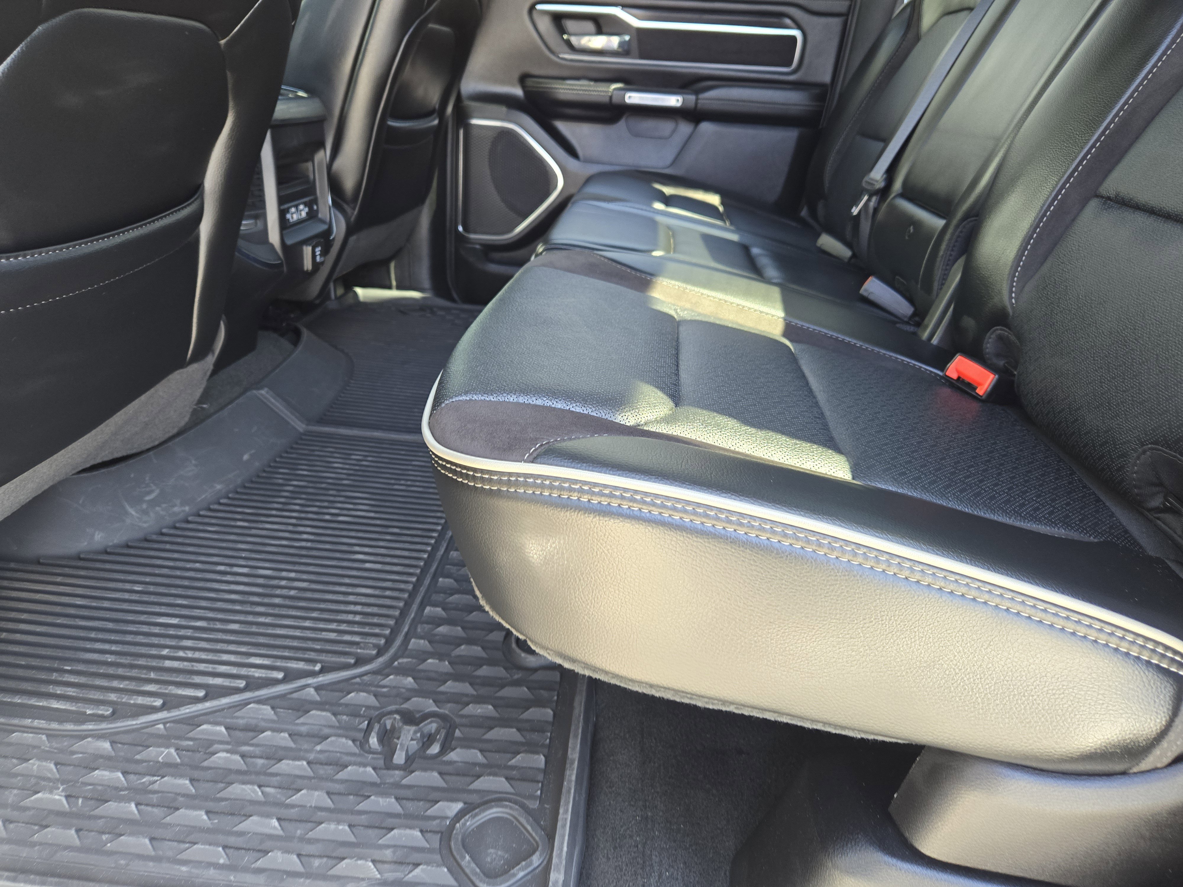 Used 2024 RAM 1500 Laramie image 33