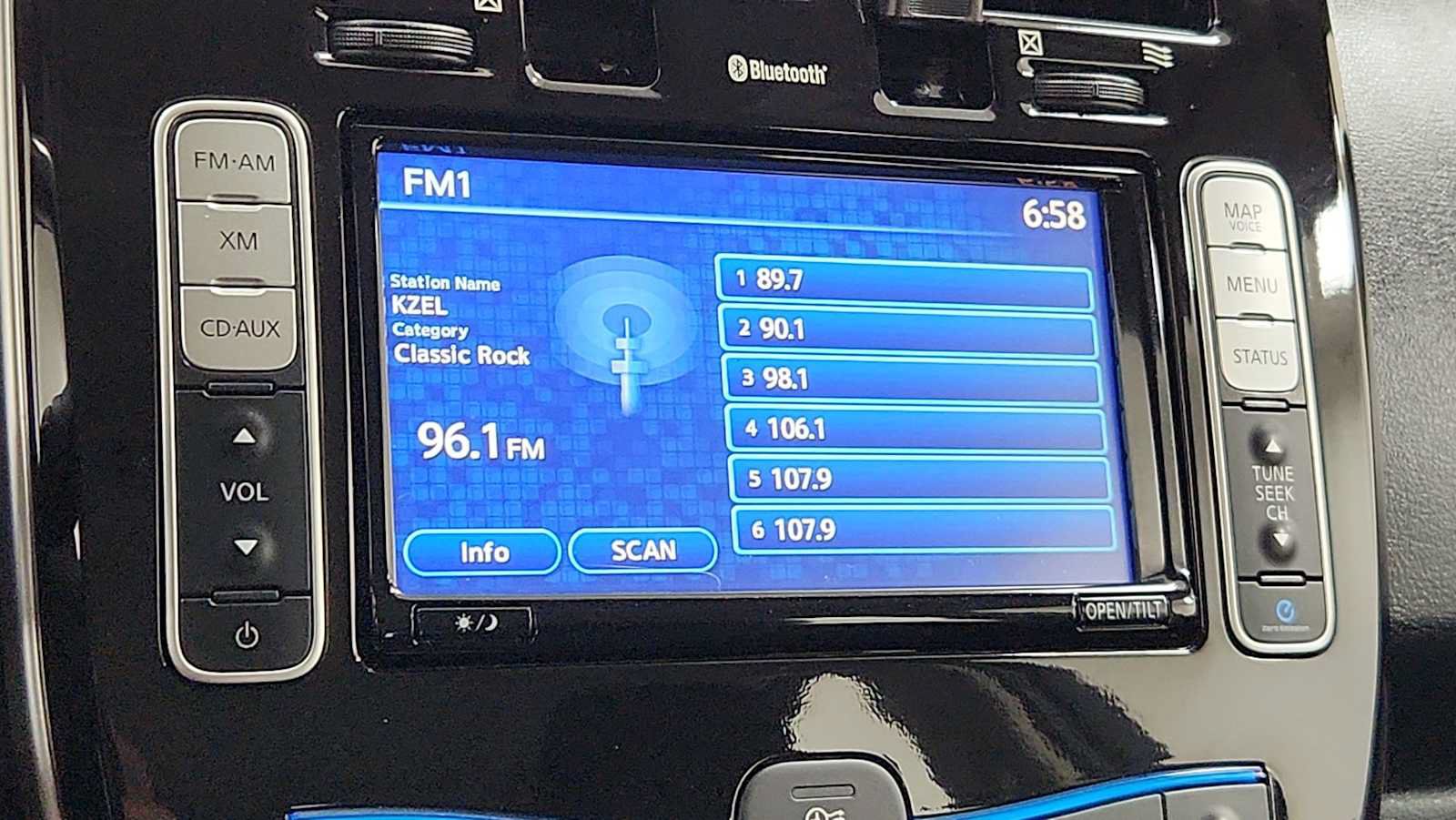 Used 2013 Nissan Leaf SV w/ LED & Quick Charge Pkg FWD image 18
