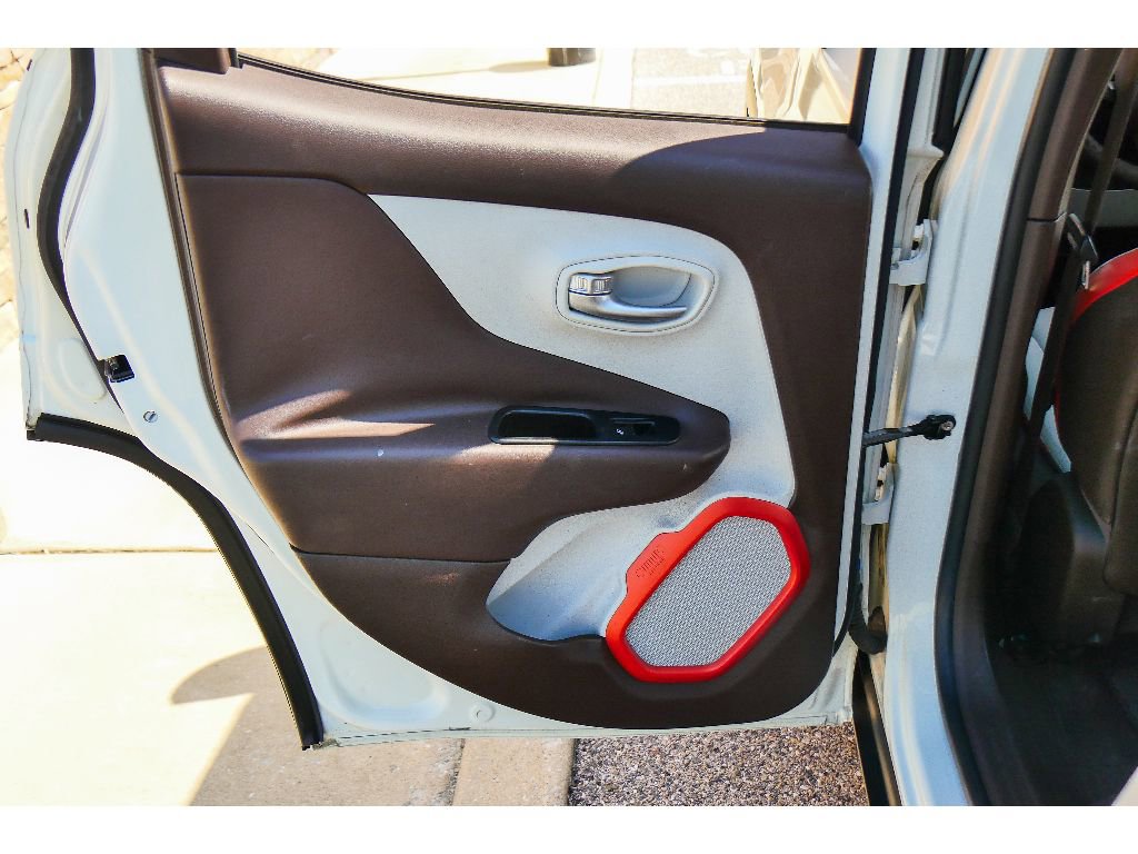 Used 2016 Jeep Renegade Limited FWD image 16