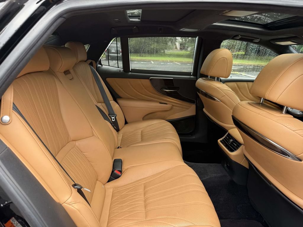 Used 2023 Lexus LS 500 AWD w/ Luxury Package image 16
