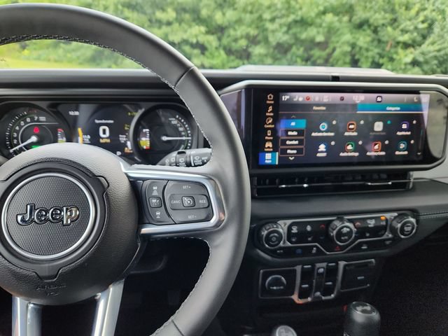 Used 2025 Jeep Wrangler Unlimited Sahara AWD/4WD image 40