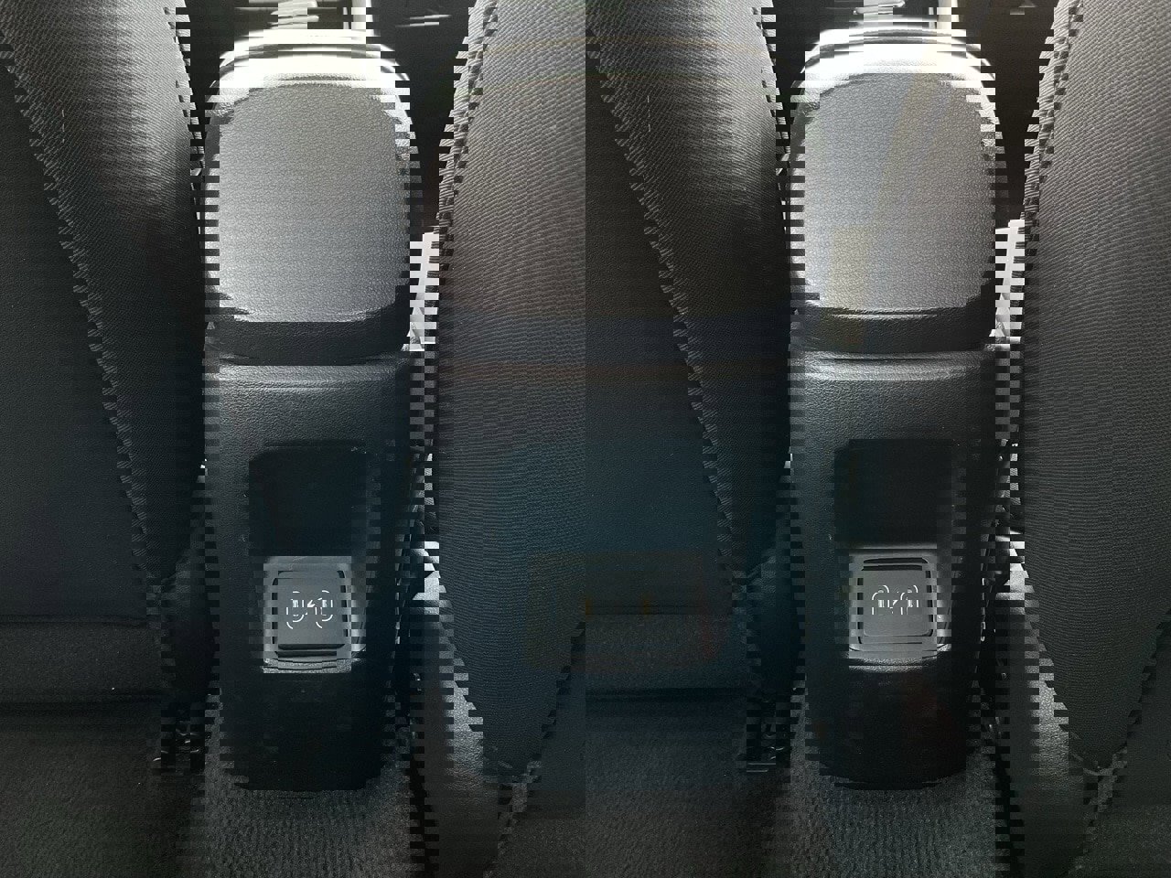 Used 2025 Hyundai Elantra SEL image 17