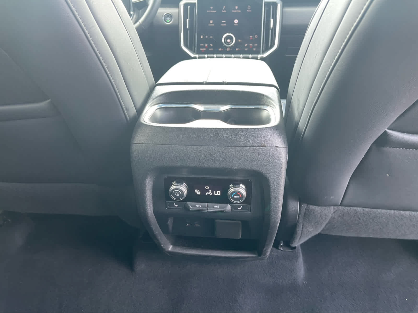 Used 2024 GMC Acadia Elevation w/ Luxury Package AWD/4WD image 26