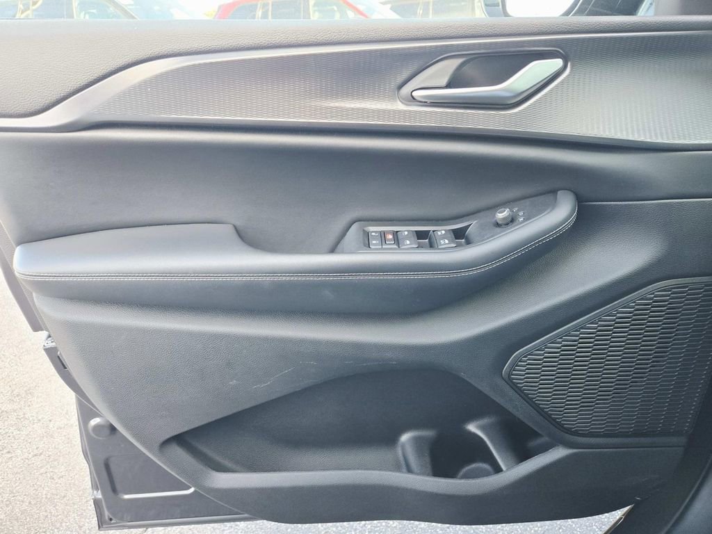 Used 2023 Jeep Grand Cherokee Altitude image 36