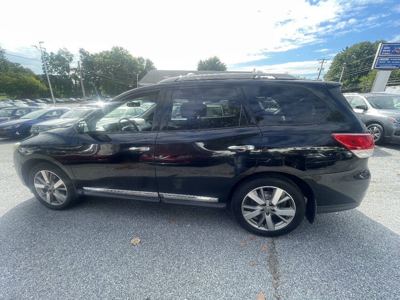 Used 2014 Nissan Pathfinder Platinum w/ Platinum Premium Package AWD/4WD image 9