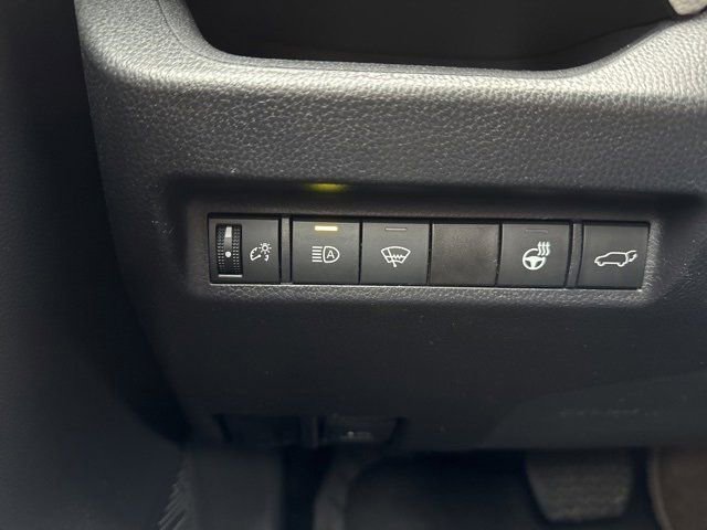 Used 2022 Toyota RAV4 XLE image 17