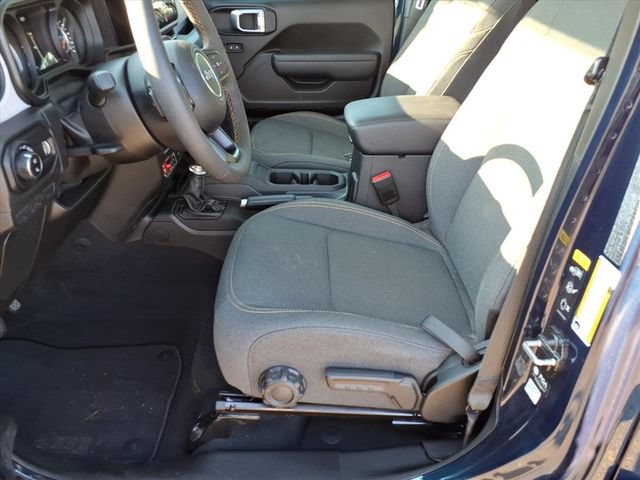 Used 2025 Jeep Gladiator Sport AWD/4WD image 12
