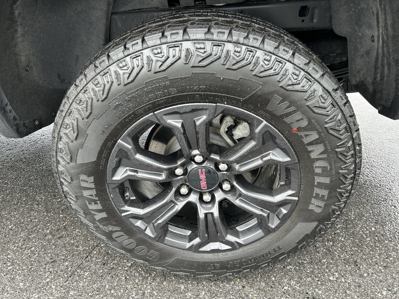 Used 2025 GMC Canyon Elevation AWD/4WD image 10