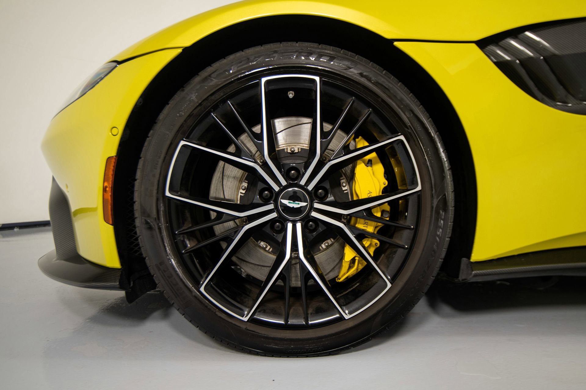 Used 2021 Aston Martin V8 Vantage Roadster image 10