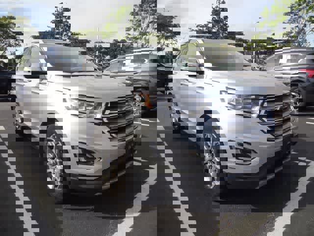 Used 2018 Ford Edge Titanium w/ Technology Package FWD image 3