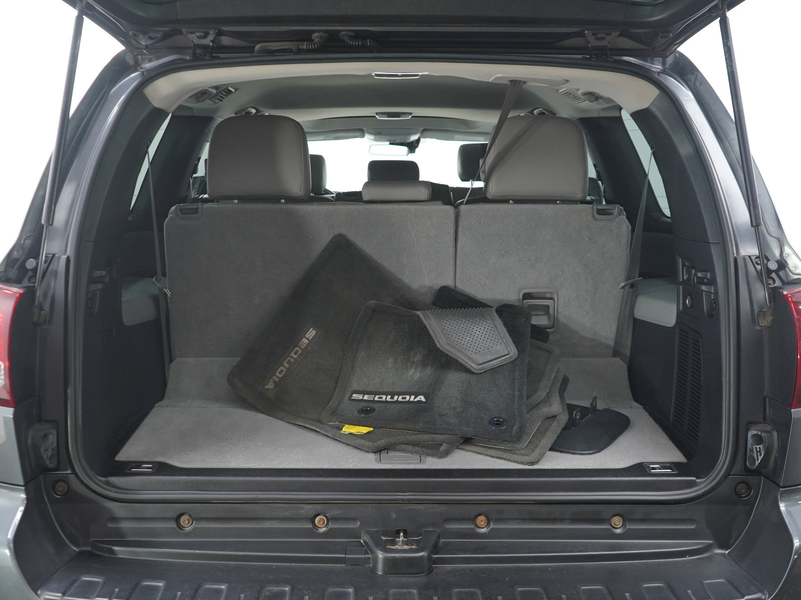 Used 2018 Toyota Sequoia SR5 AWD/4WD image 17