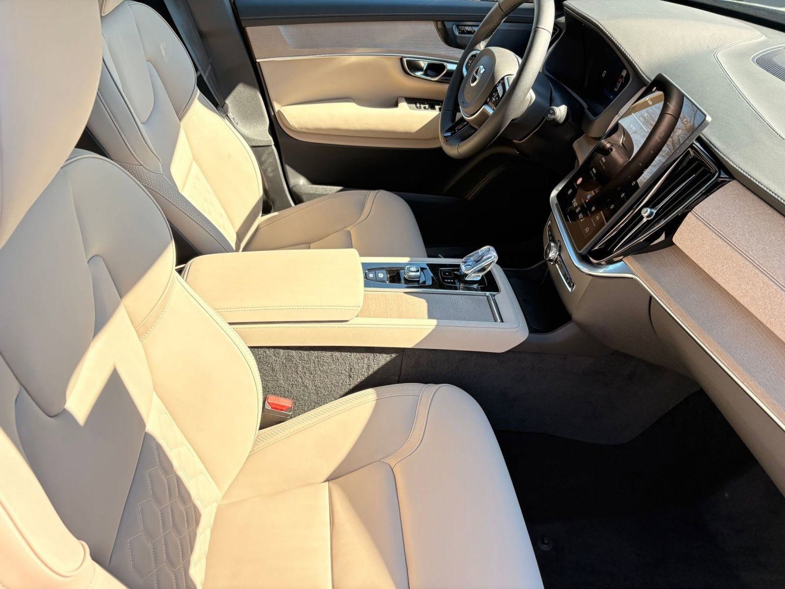 New 2026 Volvo XC90 B6 Plus w/ Protection Package Premier image 27